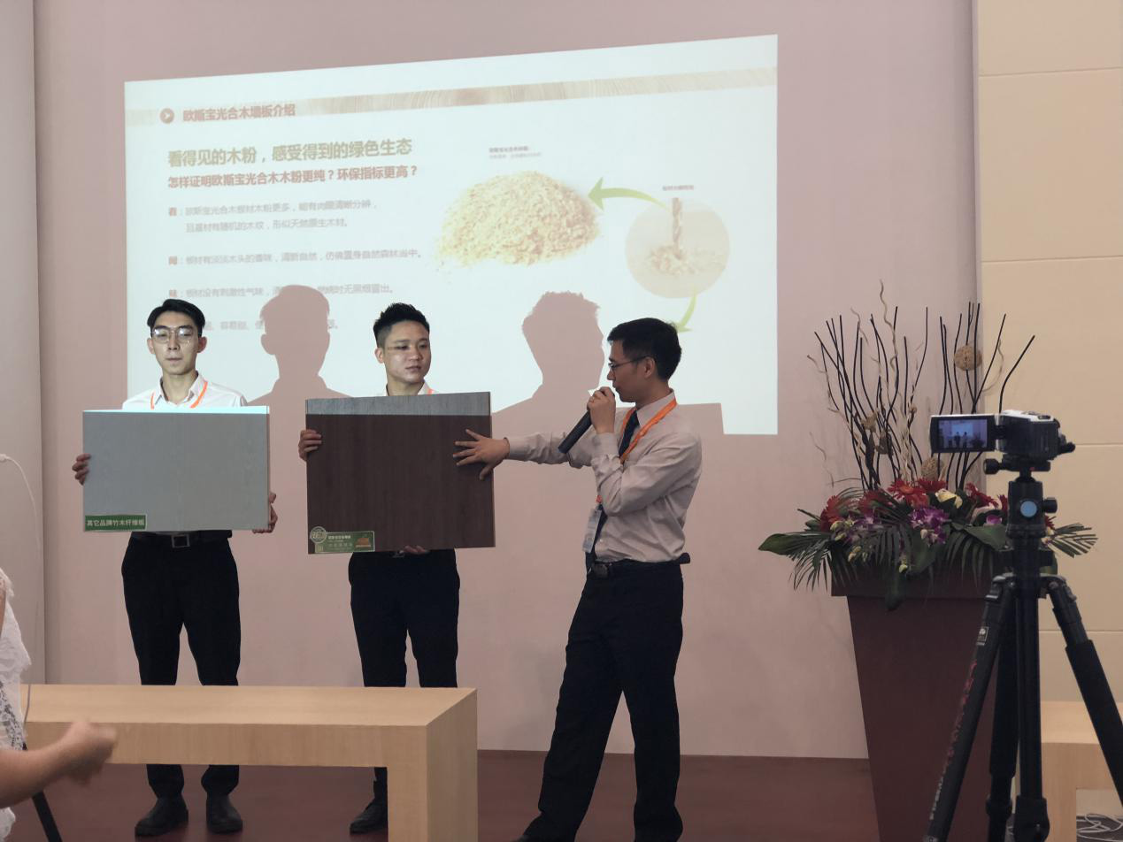 現(xiàn)場(chǎng)展示墻板厚度