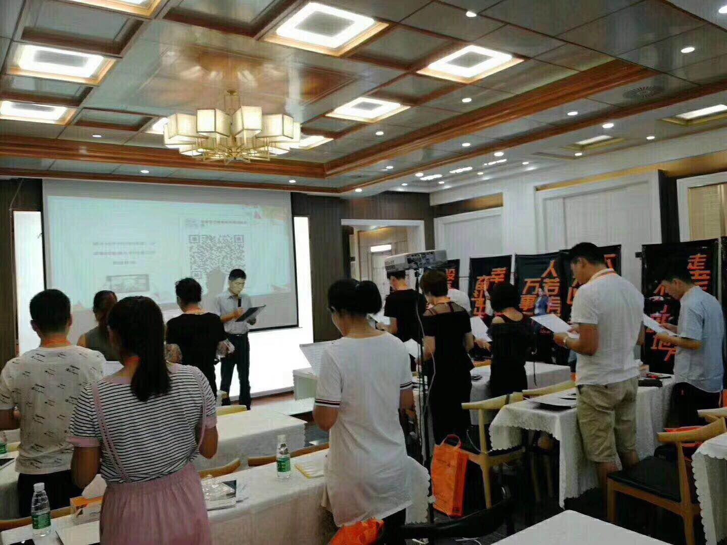 學(xué)員們宣讀歐斯寶價(jià)值準(zhǔn)則