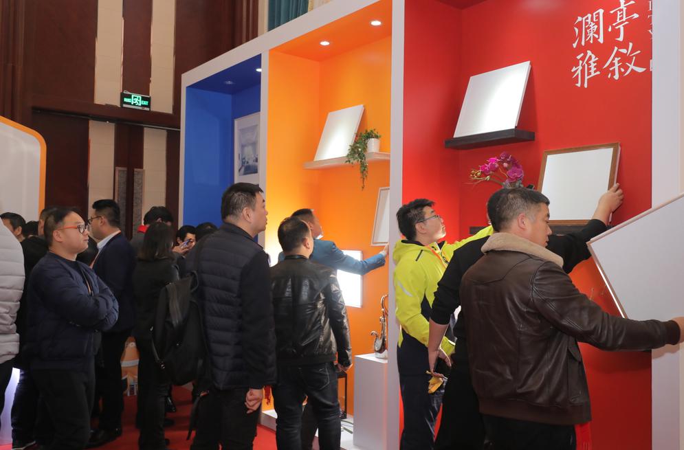 新品發(fā)布扣板