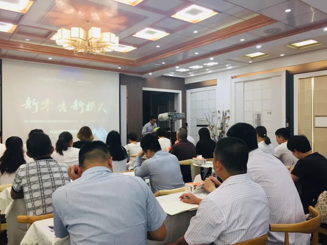 商學(xué)院開班