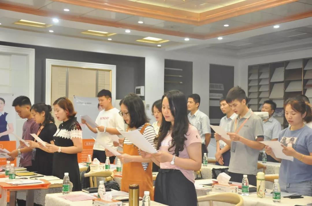 培訓現(xiàn)場|全體學員高聲宣讀歐斯寶價值準則